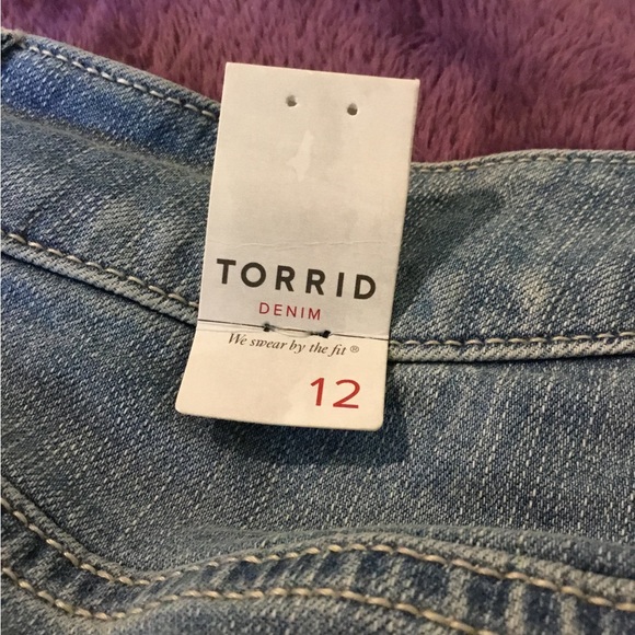 NWT Torrid Vintage High Rise Jean Shorts -Size 12 - Picture 5 of 11